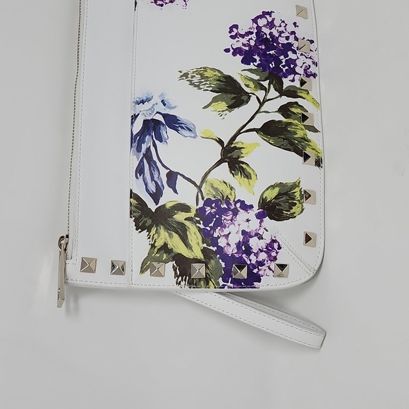 White House Black Market White Floral Faux Leather Clutch/Wrislet - Picture 2 of 6
